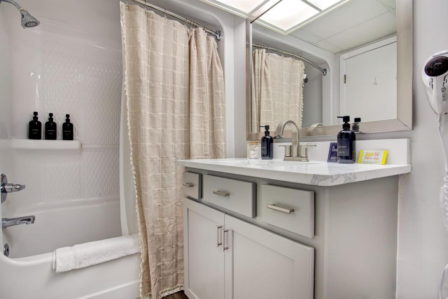 Oceanfront Escape Renovated Suite At Camelot Myrtle Beach Exterior foto